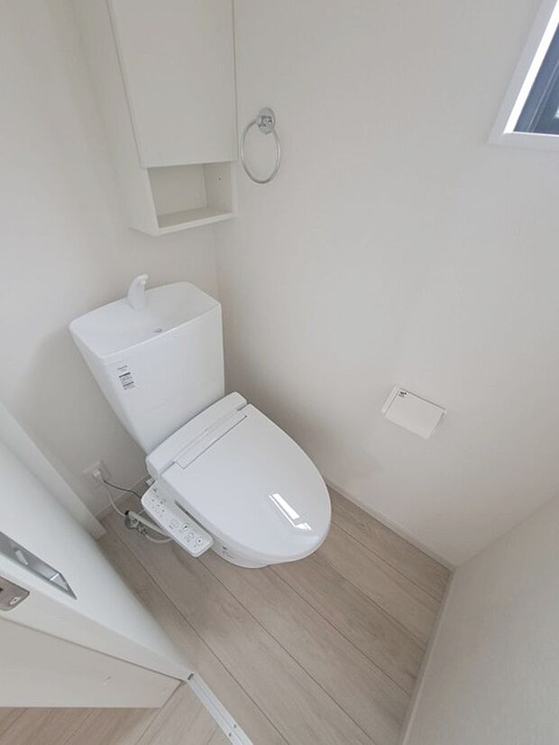 トイレにはウォシュレット機能を標準装備。