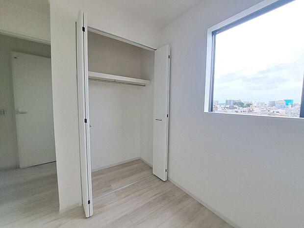 各お部屋に収納が設置されています。