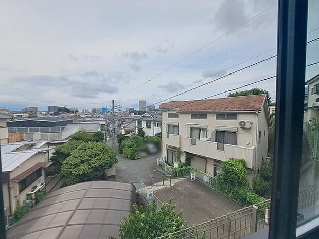 窓からの眺望です。実際に現地で眺望もご確認ください。