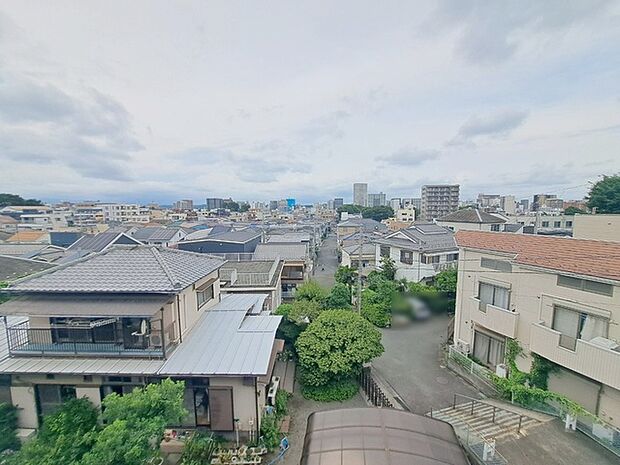 窓からの眺望です。実際に現地で眺望もご確認ください。