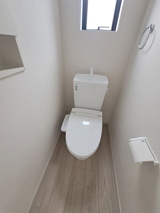 トイレにはウォシュレット機能を標準装備。