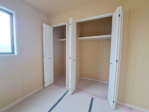 各お部屋に収納が設置されています。