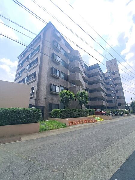 実際に室内をご見学頂くと生活のイメージが広がります。家具を置いたイメージや窓からの景色など、現地で体感ください。