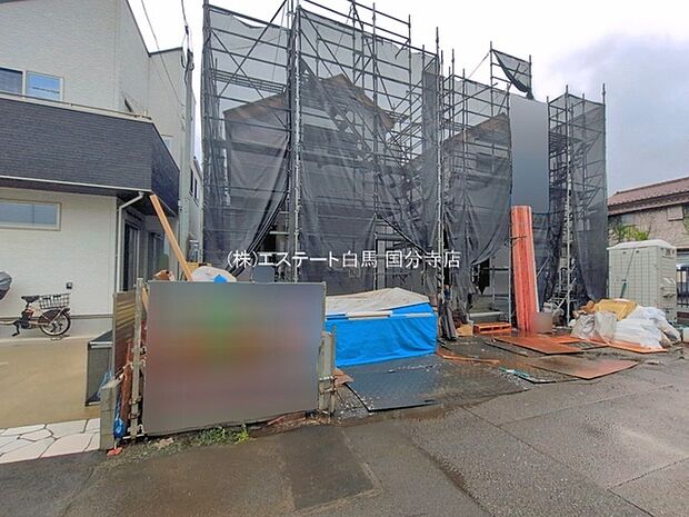 現在建物を建築中です、建築中の物件については現地確認の他、同施工会社の完成施工例のご案内、担当者のプレゼンテーションにてご検討ください。適切なご検討の方法をご説明させて頂きます。