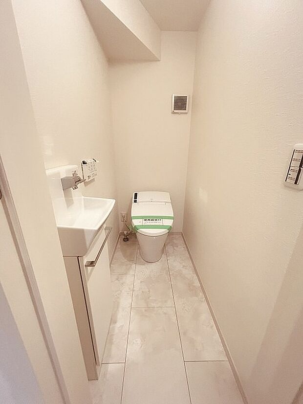 トイレにはウォシュレット機能を標準装備。 