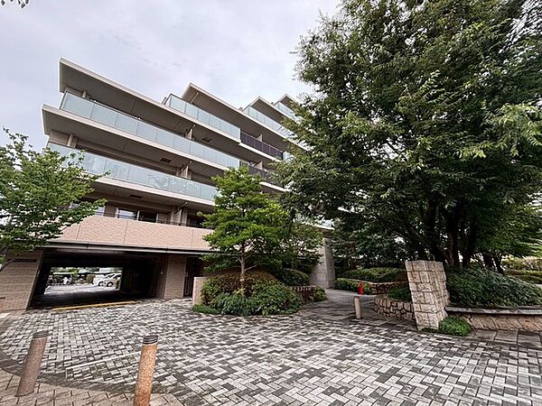 実際に室内をご見学頂くと生活のイメージが広がります。家具を置いたイメージや窓からの景色など、現地で体感ください。