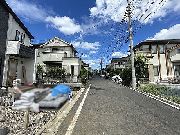周辺は住宅が建ち並ぶ閑静な住宅街です。 
