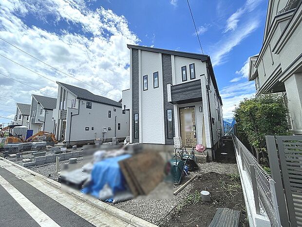現在建物を建築中です、建築中の物件については現地確認の他、同施工会社の完成施工例のご案内、担当者のプレゼンテーションにてご検討ください。適切なご検討の方法をご説明させて頂きます。 