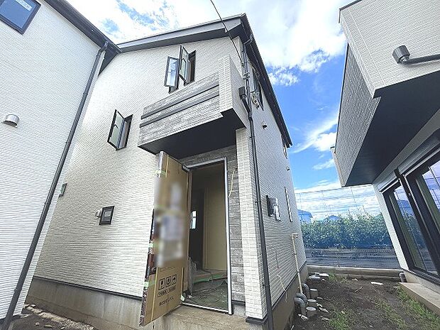 落ち着いたデザインが心地よい安らぎを感じさせ、日々の帰宅を温かく迎えてくれます