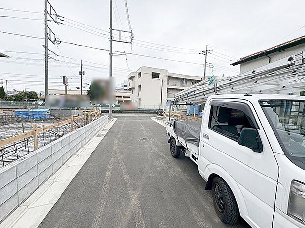 安心して暮らすことのできる住宅街。 住宅地の道路は一般に交通量が少なく車などの騒音が少ないため、住民にとって静かな生活環境が提供されます。