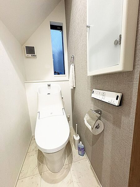 トイレにはウォシュレット機能を標準装備