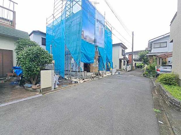 安心して暮らすことのできる住宅街。　住宅地の道路は一般に交通量が少なく車などの騒音が少ないため、住民にとって静かな生活環境が提供されます。 