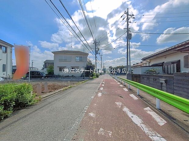 周辺は住宅が建ち並ぶ閑静な住宅街です。
