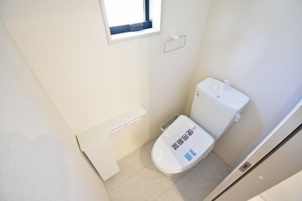 トイレにはウォシュレット機能を標準装備。