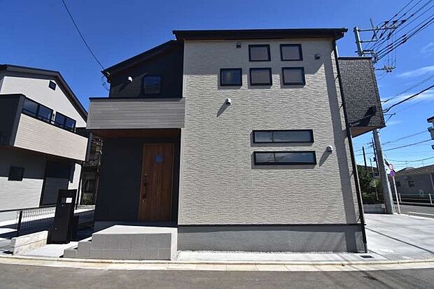 建物が完成しましたので室内のご見学予約スタート。当日のご見学予約も大歓迎です。お気軽にご連絡ください。エステート白馬国分寺店は火曜水曜も営業しております。