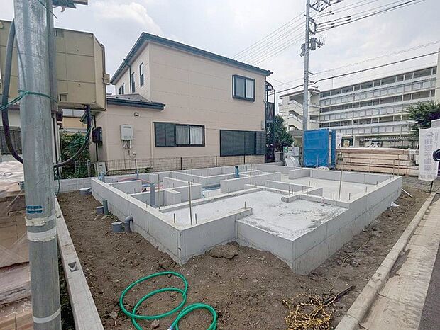 現在建物を建築中です、建築中の物件については現地確認の他、同施工会社の完成施工例のご案内、担当者のプレゼンテーションにてご検討ください。適切なご検討の方法をご説明させて頂きます。