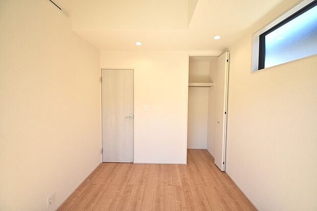 実際に室内をご見学頂くと生活のイメージが広がります。家具を置いたイメージや窓からの景色など、現地で体感ください。