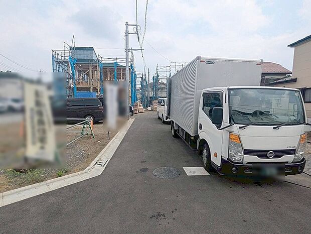 安心して暮らすことのできる住宅街。 住宅地の道路は一般に交通量が少なく車などの騒音が少ないため、住民にとって静かな生活環境が提供されます。
