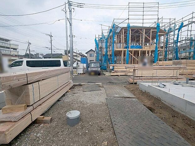 周辺は住宅が建ち並ぶ閑静な住宅街です。