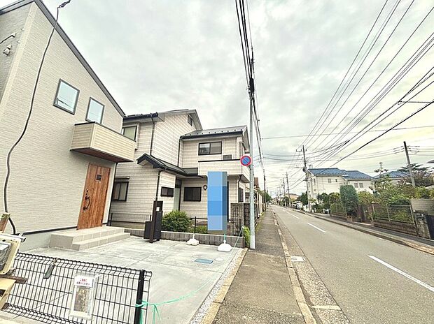 安心して暮らすことのできる住宅街。 住宅地の道路は一般に交通量が少なく車などの騒音が少ないため、住民にとって静かな生活環境が提供されます。