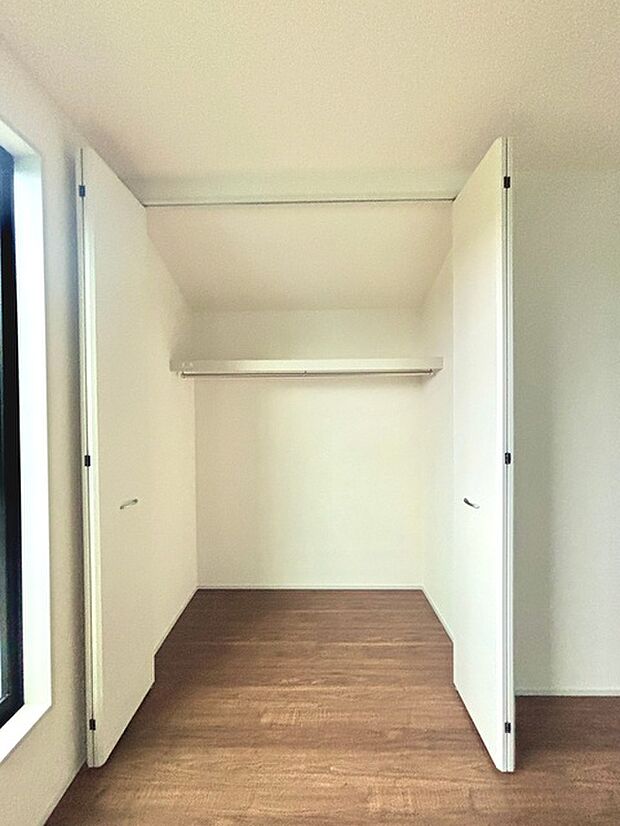 各お部屋に収納が設置されています。