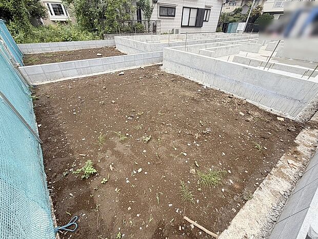 現在建物を建築中です、建築中の物件については現地確認の他、同施工会社の完成施工例のご案内、担当者のプレゼンテーションにてご検討ください。適切なご検討の方法をご説明させて頂きます。