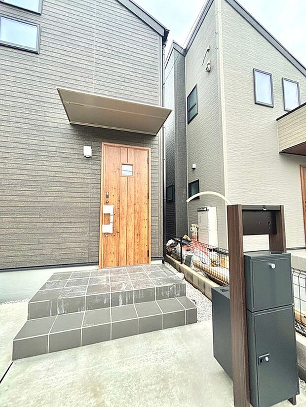 建物が完成しましたので室内のご見学予約スタート。当日のご見学予約も大歓迎です。お気軽にご連絡ください。エステート白馬国分寺店は火曜水曜も営業しております。