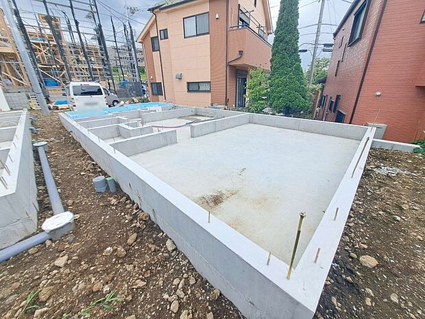現在建物を建築中です、建築中の物件については現地確認の他、同施工会社の完成施工例のご案内、担当者のプレゼンテーションにてご検討ください。適切なご検討の方法をご説明させて頂きます。 