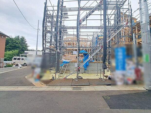 現在建物を建築中です、建築中の物件については現地確認の他、同施工会社の完成施工例のご案内、担当者のプレゼンテーションにてご検討ください。適切なご検討の方法をご説明させて頂きます。
