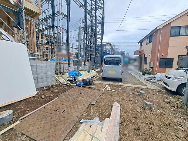 周辺は住宅が建ち並ぶ閑静な住宅街です。