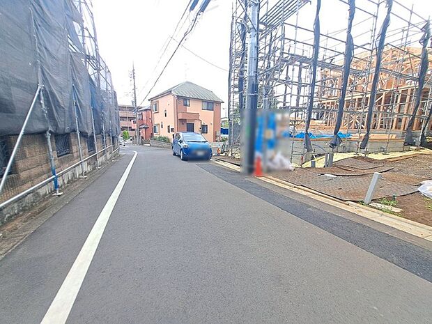 安心して暮らすことのできる住宅街。 住宅地の道路は一般に交通量が少なく車などの騒音が少ないため、住民にとって静かな生活環境が提供されます。