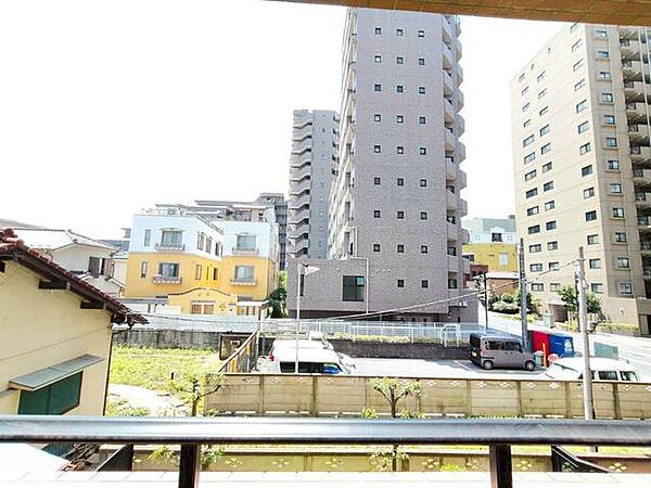窓からの眺望です。実際に現地で眺望もご確認ください。