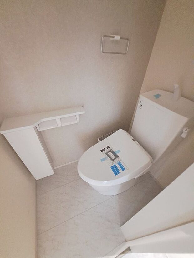 トイレにはウォシュレット機能を標準装備。