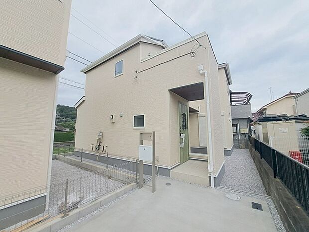 建物が完成しましたので室内のご見学予約スタート。当日のご見学予約も大歓迎です。お気軽にご連絡ください。エステート白馬国分寺店は火曜水曜も営業しております。