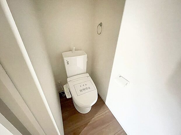 トイレにはウォシュレット機能を標準装備。