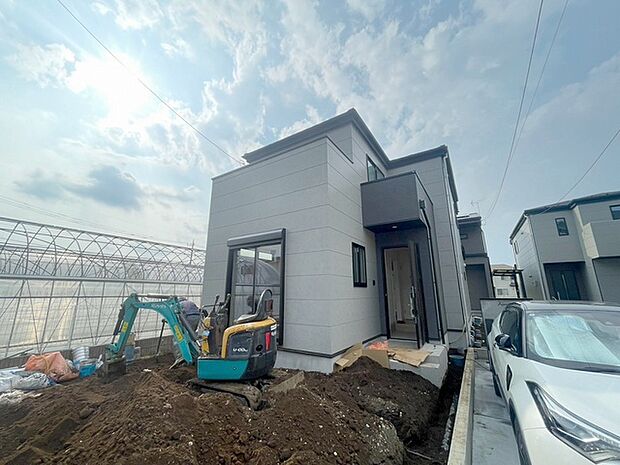 建物が完成しましたので室内のご見学予約スタート。当日のご見学予約も大歓迎です。お気軽にご連絡ください。エステート白馬国分寺店は火曜水曜も営業しております。