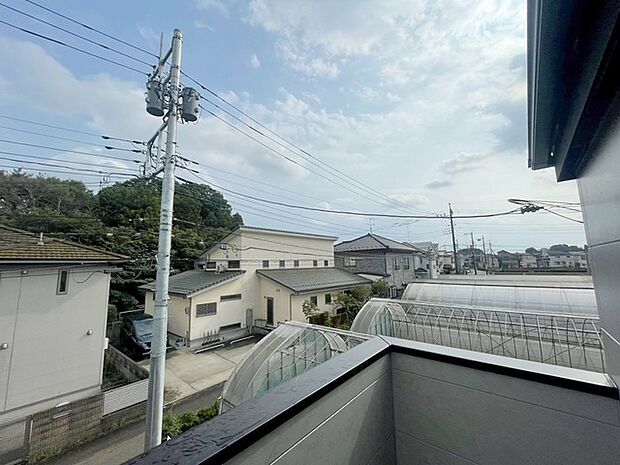 窓からの眺望です。実際に現地で眺望もご確認ください。