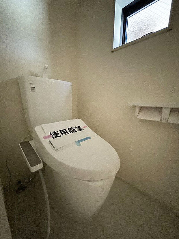 トイレにはウォシュレット機能を標準装備。 