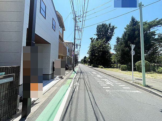 周辺は住宅が建ち並ぶ閑静な住宅街です。 