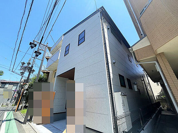 建物が完成しましたので室内のご見学予約スタート。当日のご見学予約も大歓迎です。お気軽にご連絡ください。エステート白馬国分寺店は火曜水曜も営業しております。 