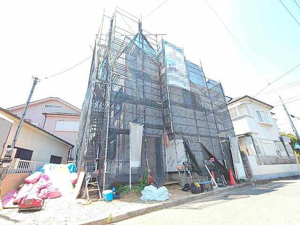 現在建物を建築中です、建築中の物件については現地確認の他、同施工会社の完成施工例のご案内、担当者のプレゼンテーションにてご検討ください。