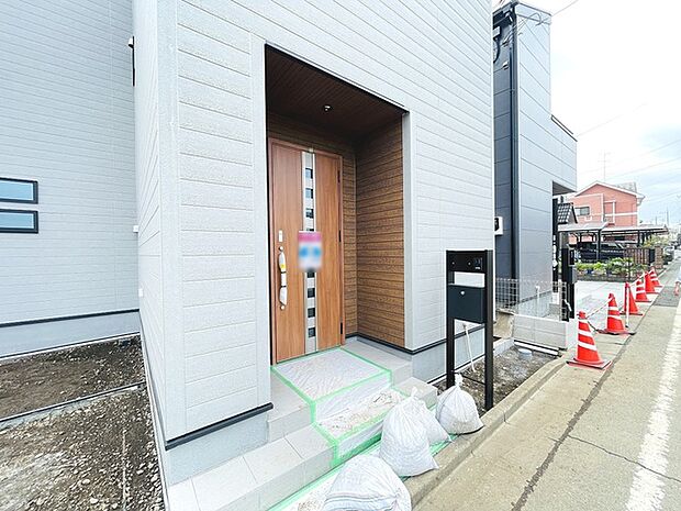 周辺は住宅が建ち並ぶ閑静な住宅街です。