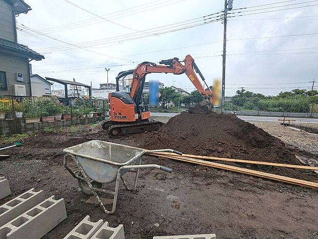 現在建物を建築中です、建築中の物件については現地確認の他、同施工会社の完成施工例のご案内、担当者のプレゼンテーションにてご検討ください。適切なご検討の方法をご説明させて頂きます。