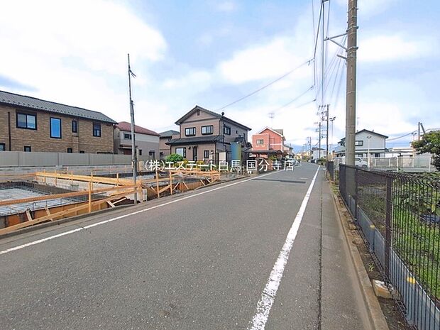 安心して暮らすことのできる住宅街。 住宅地の道路は一般に交通量が少なく車などの騒音が少ないため、住民にとって静かな生活環境が提供されます。