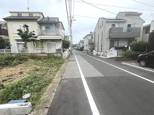 周辺は住宅が建ち並ぶ閑静な住宅街です。 