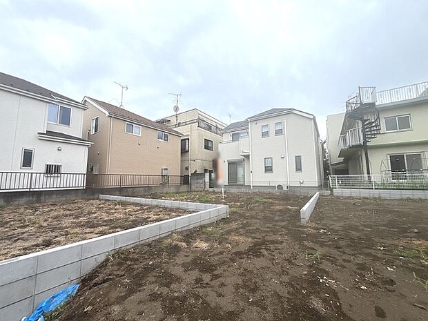 現在建物を建築中です、建築中の物件については現地確認の他、同施工会社の完成施工例のご案内、担当者のプレゼンテーションにてご検討ください。適切なご検討の方法をご説明させて頂きます。 