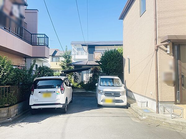 安心して暮らすことのできる住宅街。　住宅地の道路は一般に交通量が少なく車などの騒音が少ないため、住民にとって静かな生活環境が提供されます。