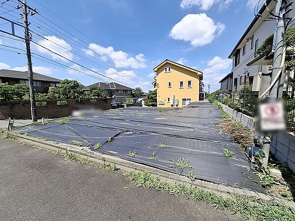 現地ご見学の際、スタッフが様々なご質問に対応いたします、周辺環境、前面道路、建築可能な建物について、ぜひご相談ください。