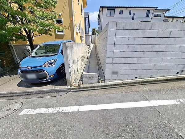現地のご見学予約もスタートしました。周辺で売りに出ている物件も沢山御座います。まとめてご見学ができますのでお気軽にお申しつけください。