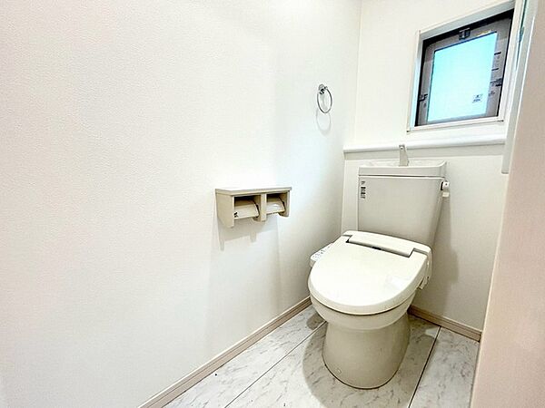トイレにはウォシュレット機能を標準装備。